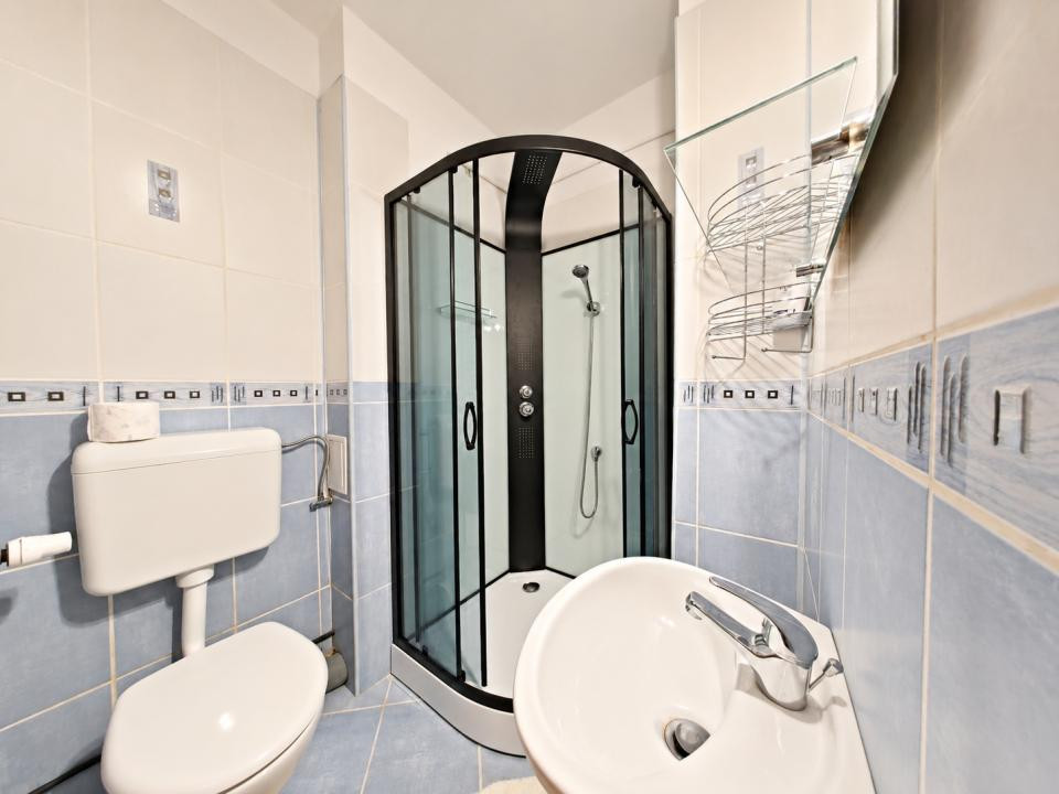 Închiriere apartament cu 3 camere, mobilat și utilat, zona Vlahuță