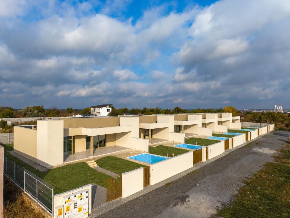 CASA TA LA MARE: PE PARTER, CU PISCINĂ PRIVATĂ!