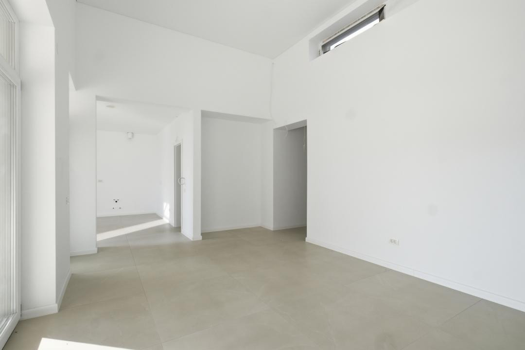 CASA TA LA MARE: PE PARTER, CU PISCINĂ PRIVATĂ!