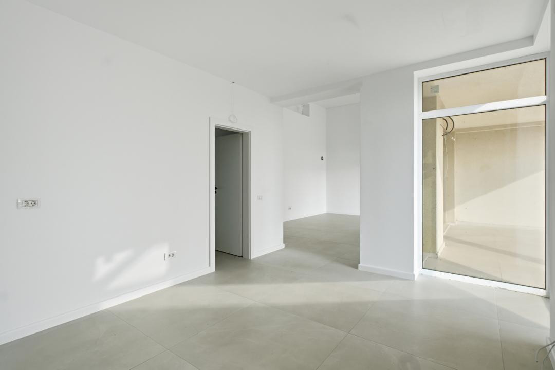 CASA TA LA MARE: PE PARTER, CU PISCINĂ PRIVATĂ!