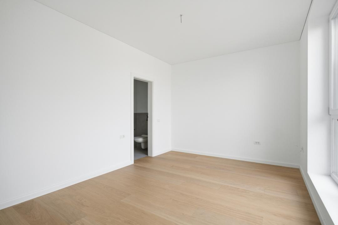 CASA TA LA MARE: PE PARTER, CU PISCINĂ PRIVATĂ!