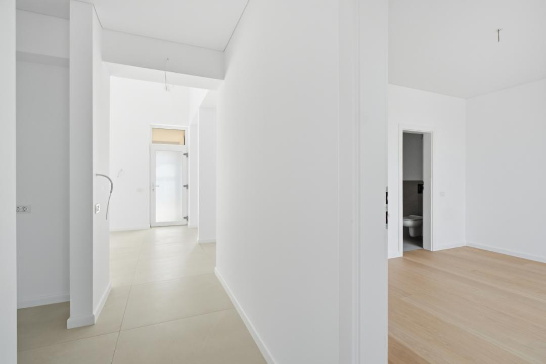 CASA TA LA MARE: PE PARTER, CU PISCINĂ PRIVATĂ!