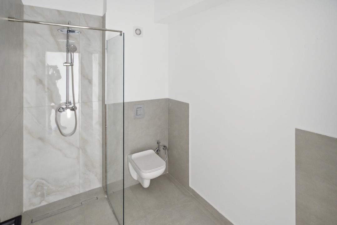 CASA TA LA MARE: PE PARTER, CU PISCINĂ PRIVATĂ!