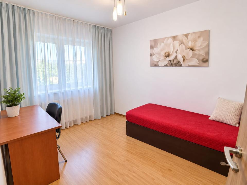 Apartament cu 3 camere langa Palas, intermediar, fara risc, semidecomandat!