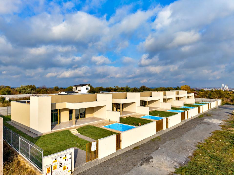 CASA TA LA MARE: PE PARTER, CU PISCINĂ PRIVATĂ!