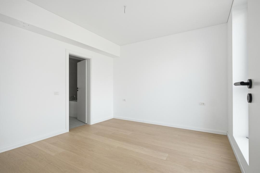 CASA TA LA MARE: PE PARTER, CU PISCINĂ PRIVATĂ!