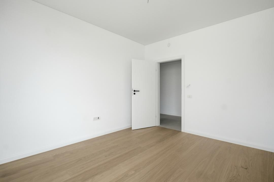 CASA TA LA MARE: PE PARTER, CU PISCINĂ PRIVATĂ!
