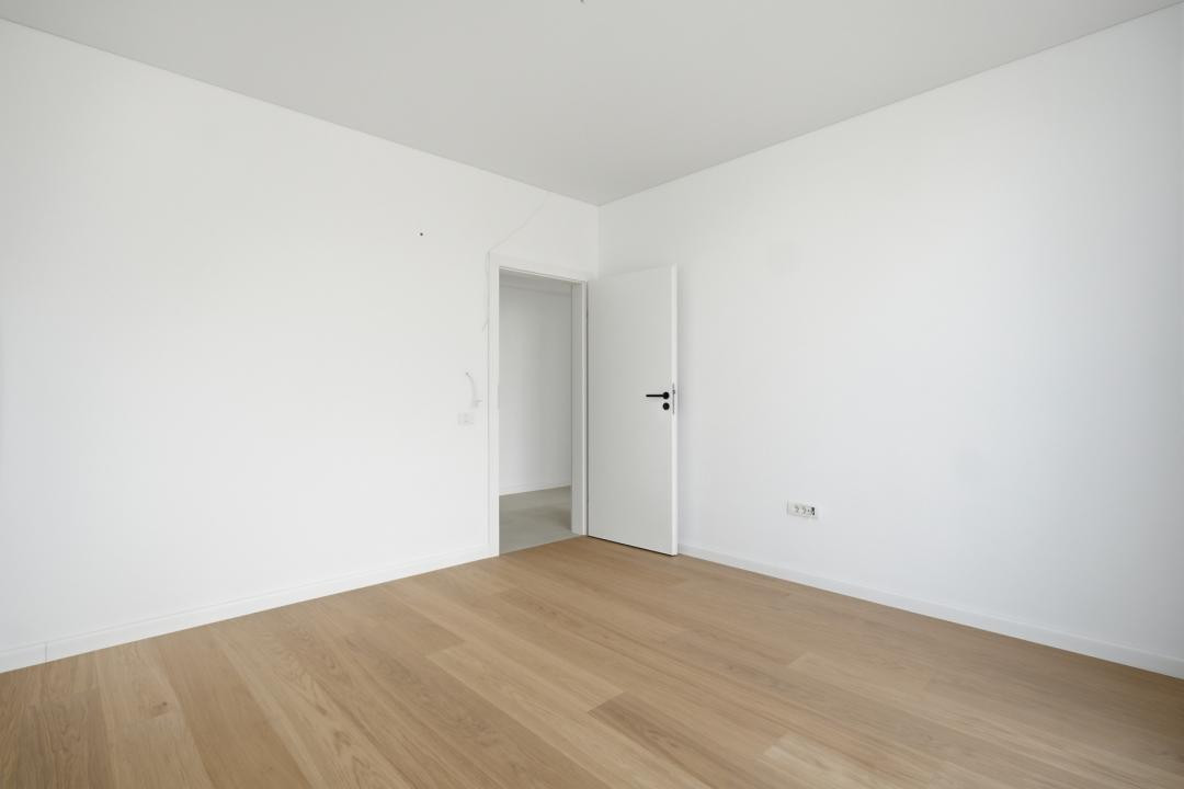 CASA TA LA MARE: PE PARTER, CU PISCINĂ PRIVATĂ!