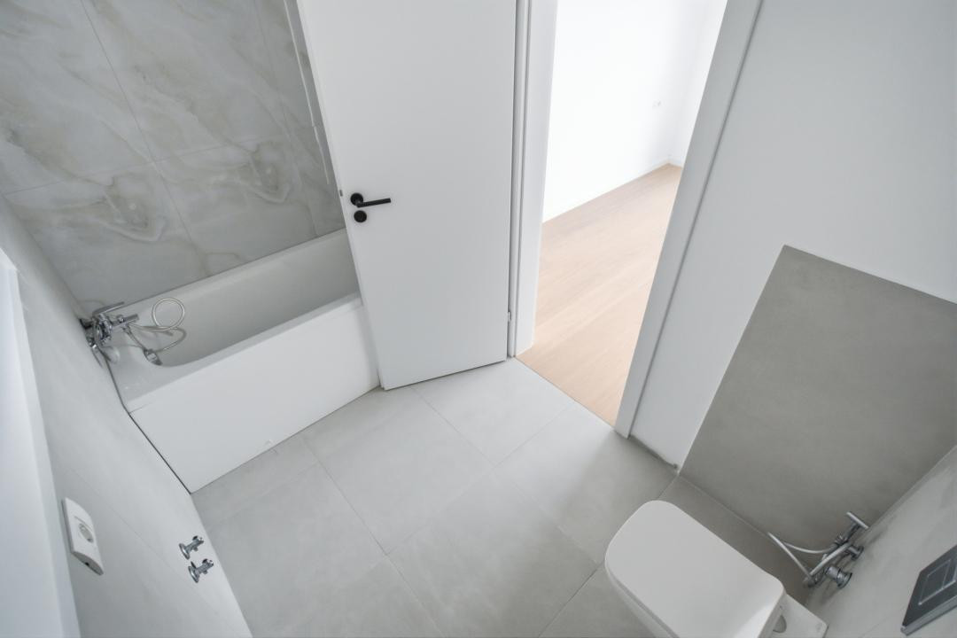 CASA TA LA MARE: PE PARTER, CU PISCINĂ PRIVATĂ!