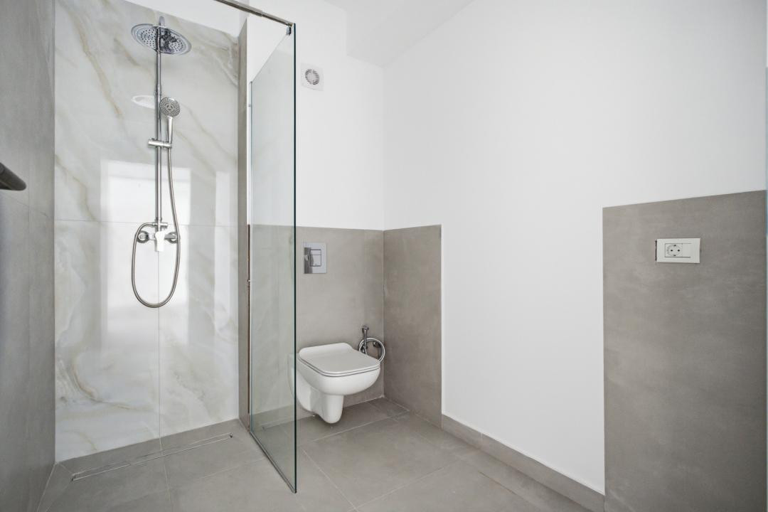 CASA TA LA MARE: PE PARTER, CU PISCINĂ PRIVATĂ!