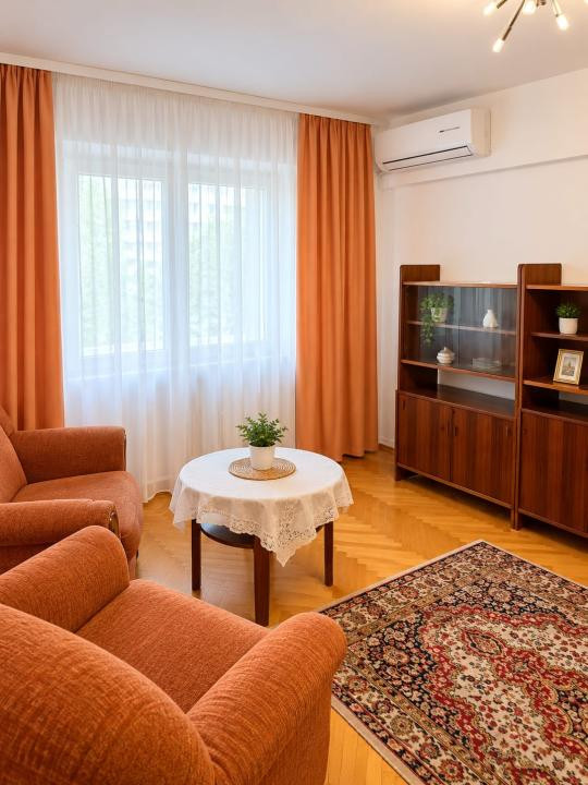 Apartament cu 3 camere, 2 bai, in Centru Civic, vintage, langa Palas