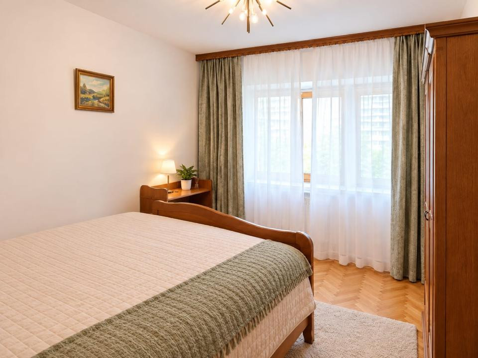 Apartament cu 3 camere, 2 bai, in Centru Civic, vintage, langa Palas