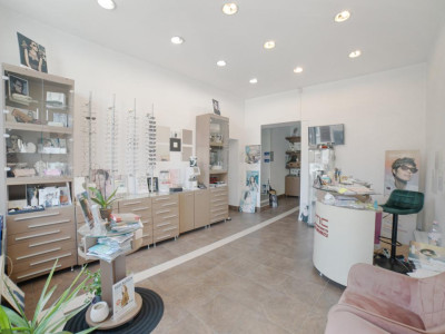 Hala Traian*Spatiu Comercial*Vitrina*Acces Direct 