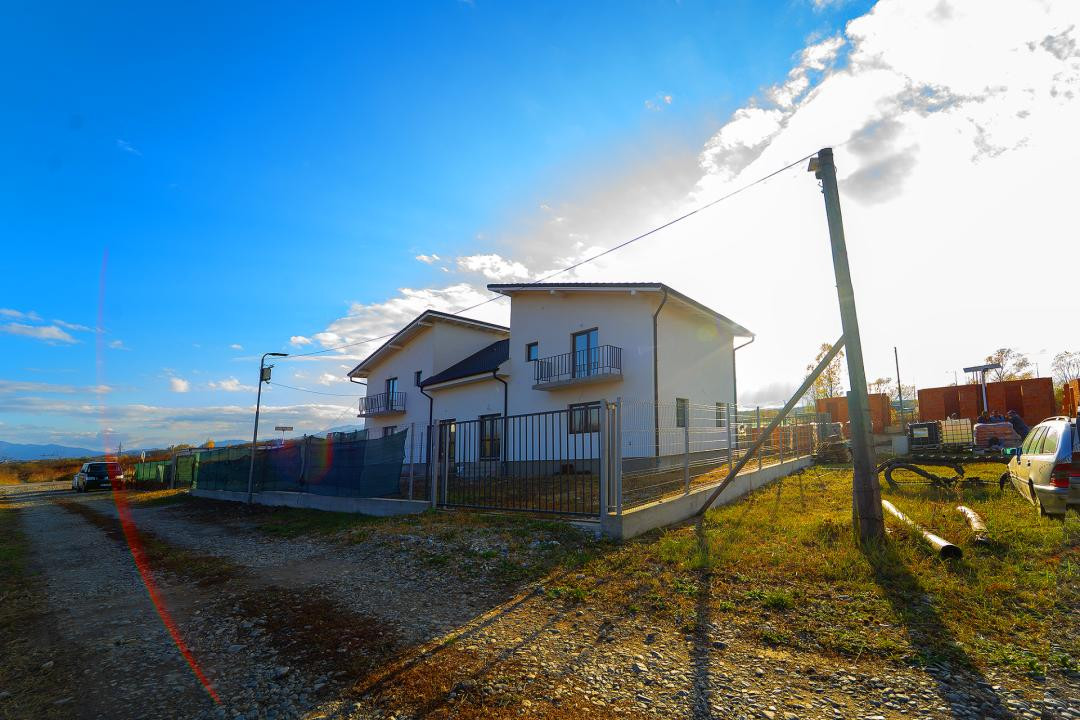 Duplex 130 mp utili |  Ansamblu nou | Șelimbăr – Mohu