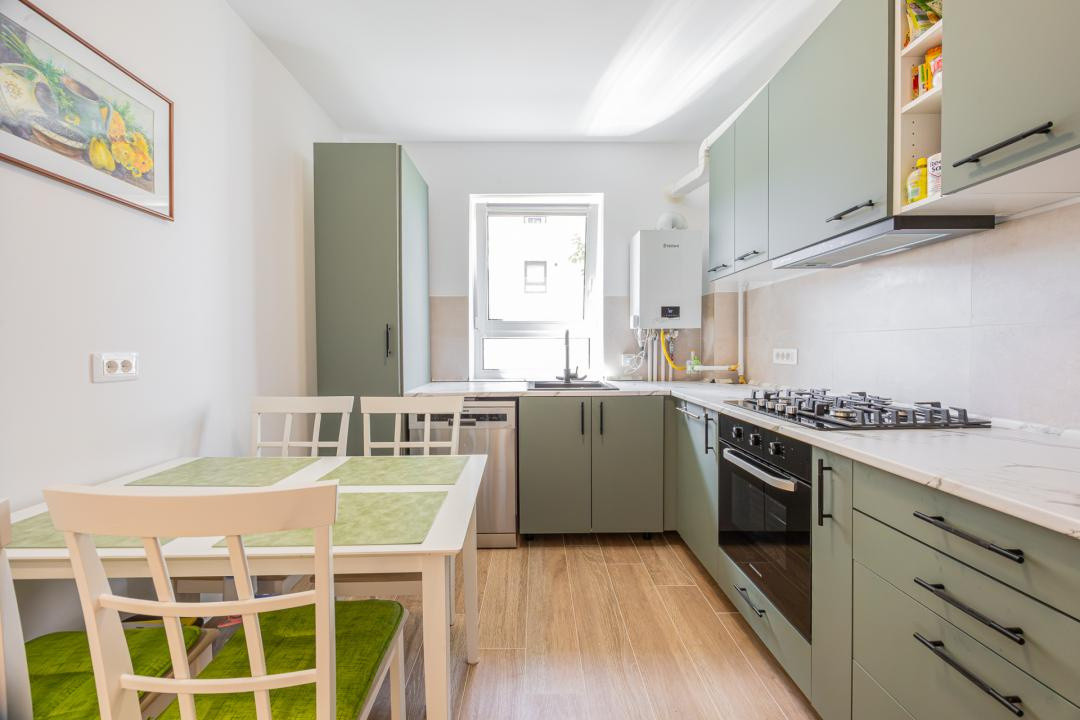 Vânzare apartament cu 3 camere, decomandat, Casa Nobel – Zona Tractorul