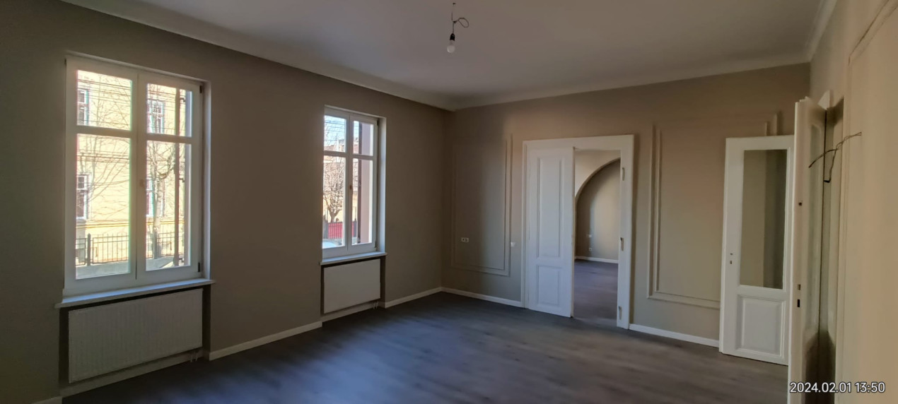 Apartament la casa de vanzare in zona ultra centrala!