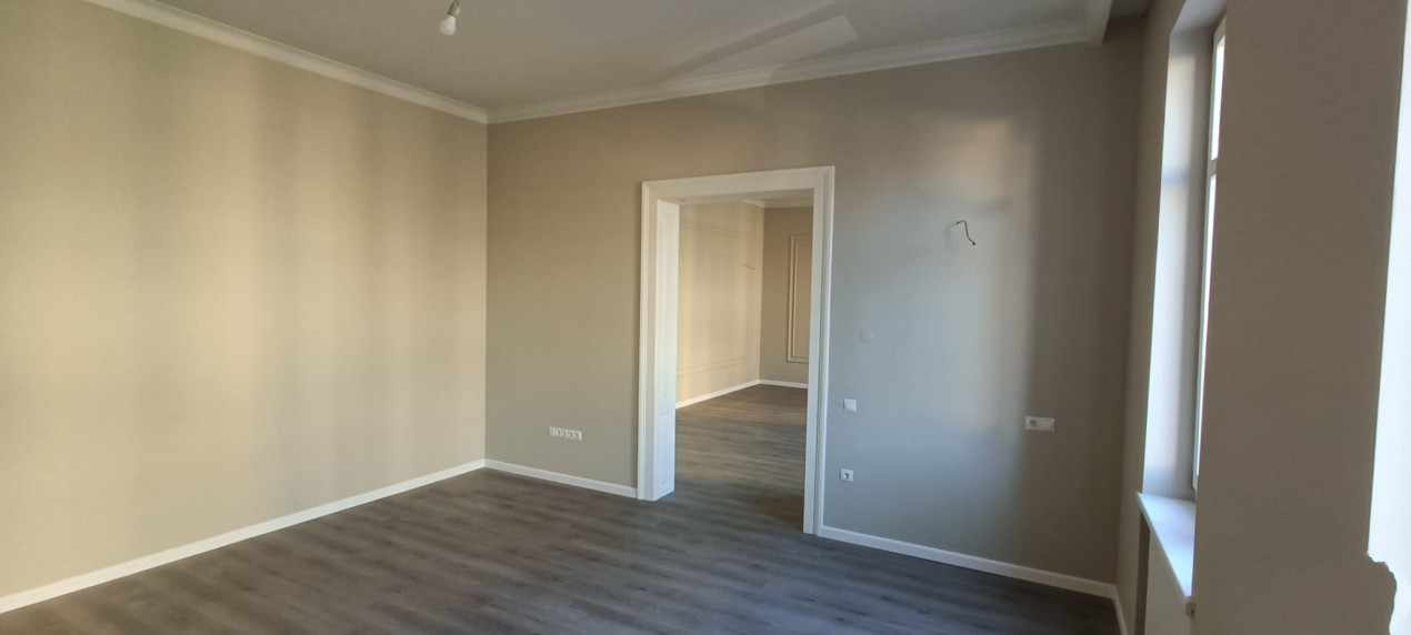 Apartament la casa de vanzare in zona ultra centrala!