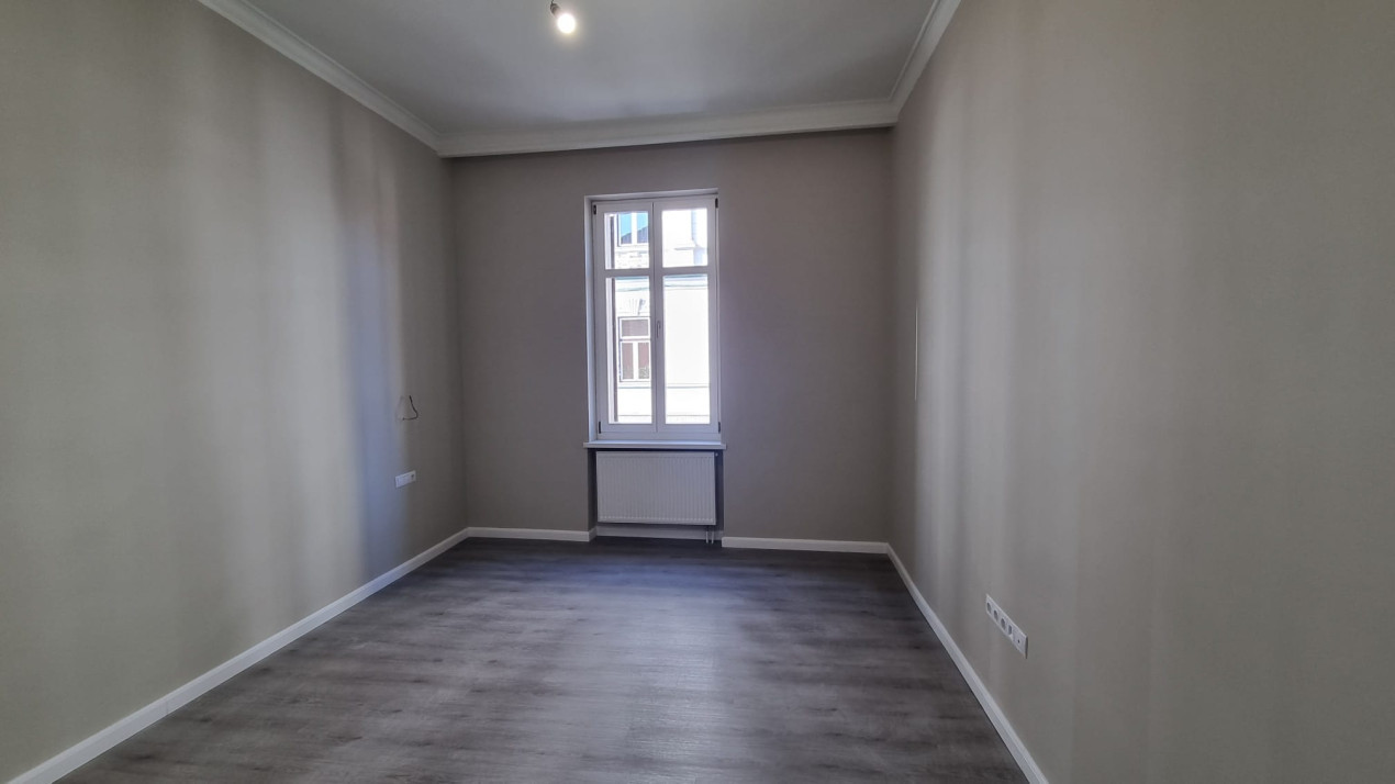 Apartament la casa de vanzare in zona ultra centrala!