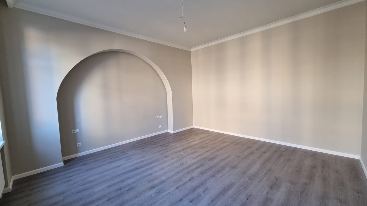 Apartament la casa de vanzare in zona ultra centrala!