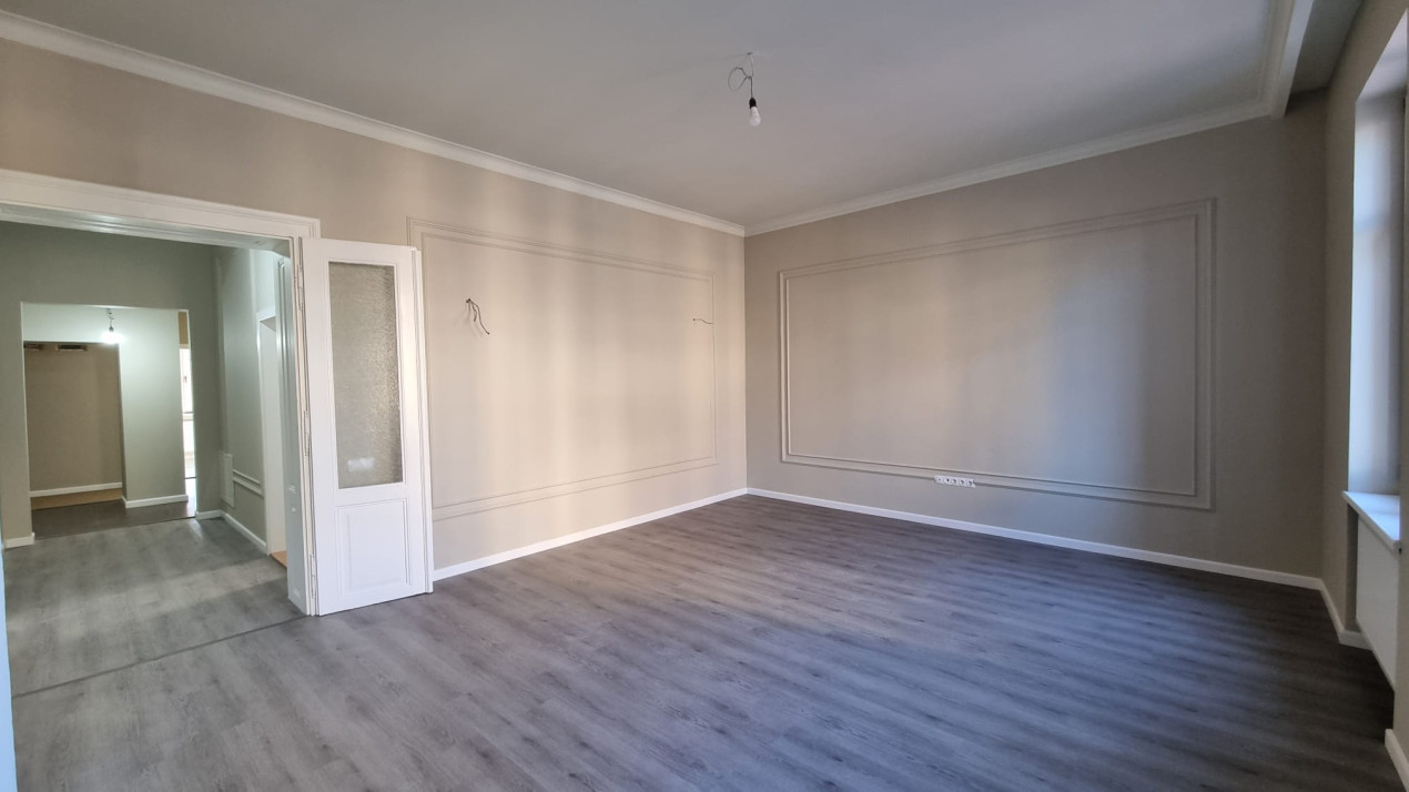 Apartament la casa de vanzare in zona ultra centrala!