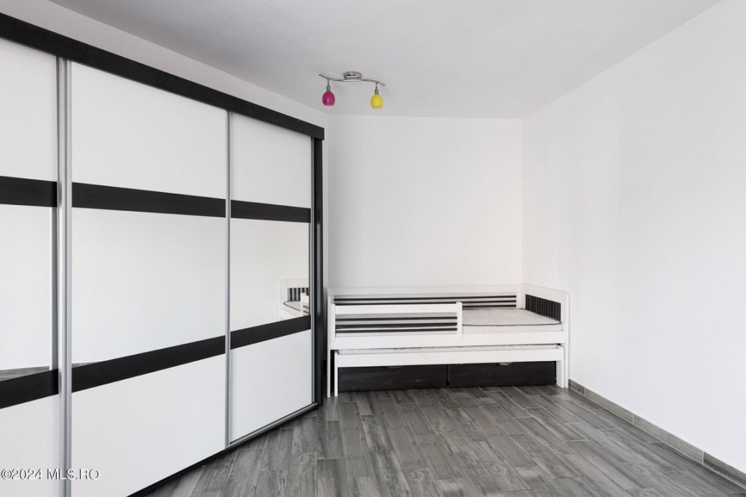 Apartament cu 3 camere, boxa si garaj, cartierul Plopilor