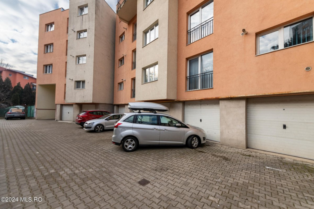 Apartament cu 3 camere, boxa si garaj, cartierul Plopilor