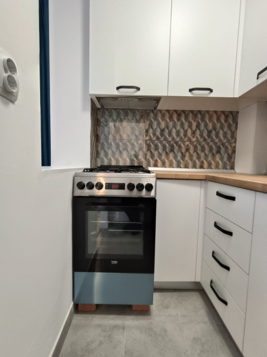 Garsoniera renovata, Prima inchiriere, Etaj 3/9  - Soarelui