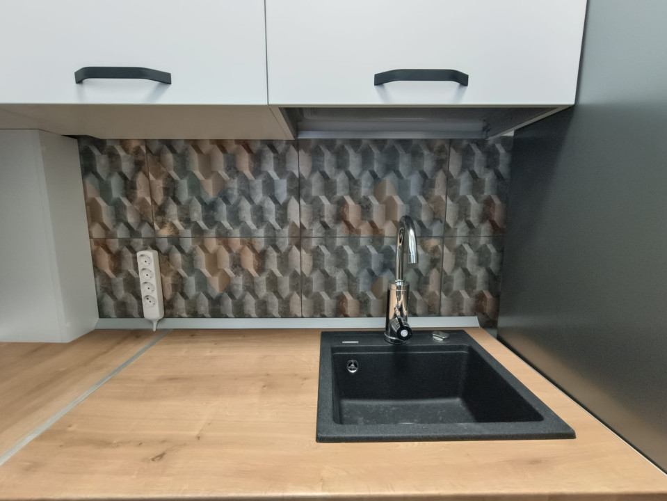 Garsoniera renovata, Prima inchiriere, Etaj 3/9  - Soarelui