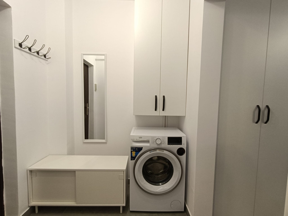 Garsoniera renovata, Prima inchiriere, Etaj 3/9  - Soarelui