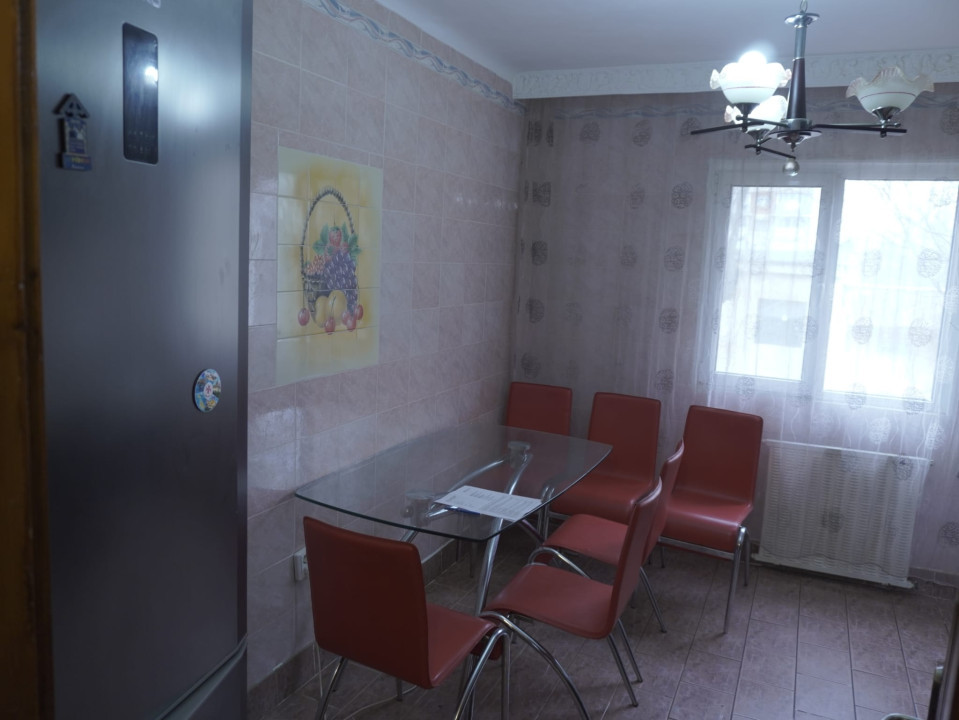 Apartament 4 camere, decomandat, etaj 1, Olimp
