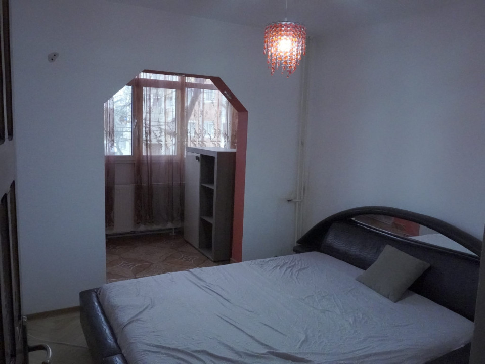 Apartament 4 camere, decomandat, etaj 1, Olimp