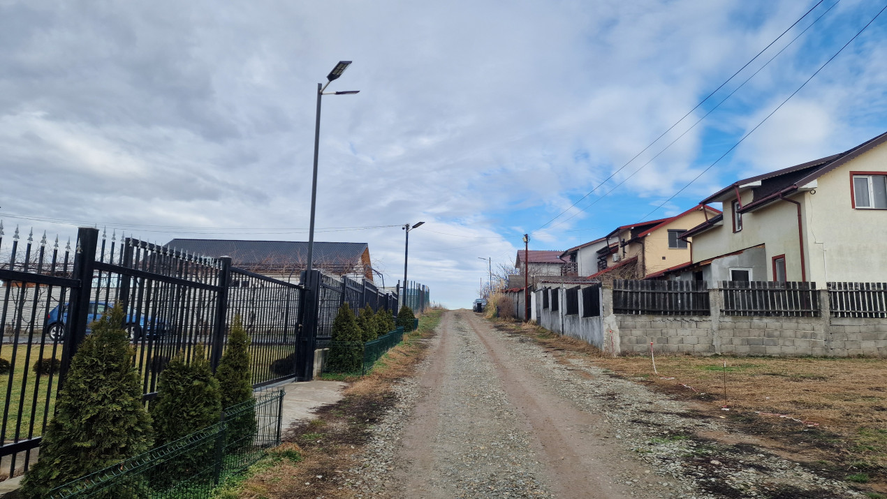Teren intravilan, deschidere 18 ml, intre case, Malu Mare langa lac