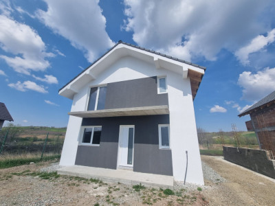 Casa single cu 550 mp teren - zona exclusiv de case - Sura Mare