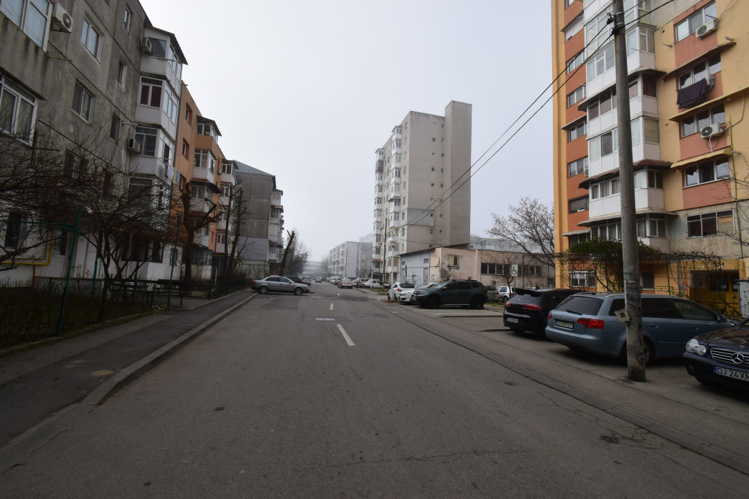 Garsoniera etaj 2, suprafata de 35 mp, zona Craiovita Noua, a.c.