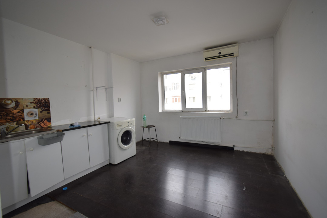Garsoniera etaj 2, suprafata de 35 mp, zona Craiovita Noua, a.c.