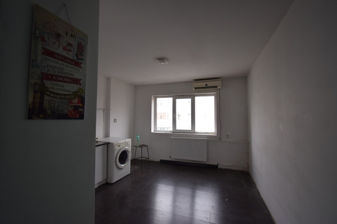 Garsoniera etaj 2, suprafata de 35 mp, zona Craiovita Noua, a.c.