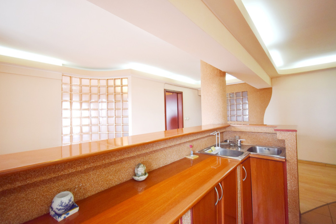 Apartament ultracentral, 4 camere, luminos