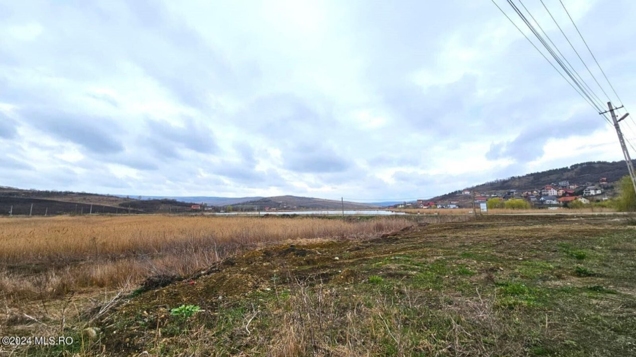 0% Comision. Teren construibil, cu panoramă la lac și utilități, Câmpenești