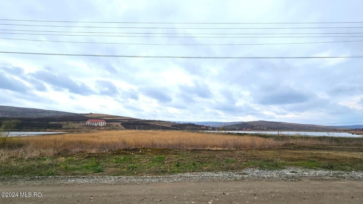 0% Comision. Teren construibil, cu panoramă la lac și utilități, Câmpenești