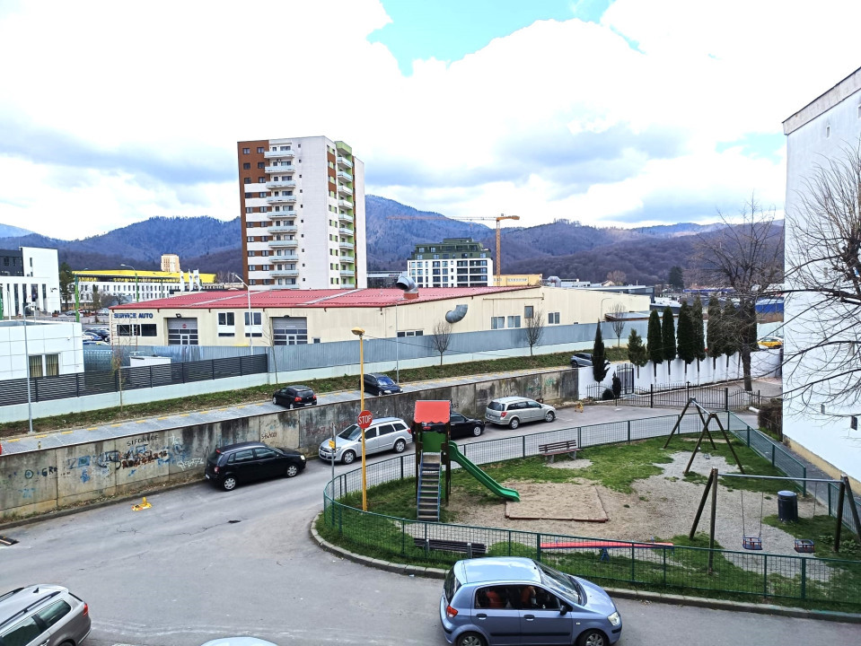 Apartament 2 Camere, Decomandat, etaj 2/4 - Calea Bucuresti
