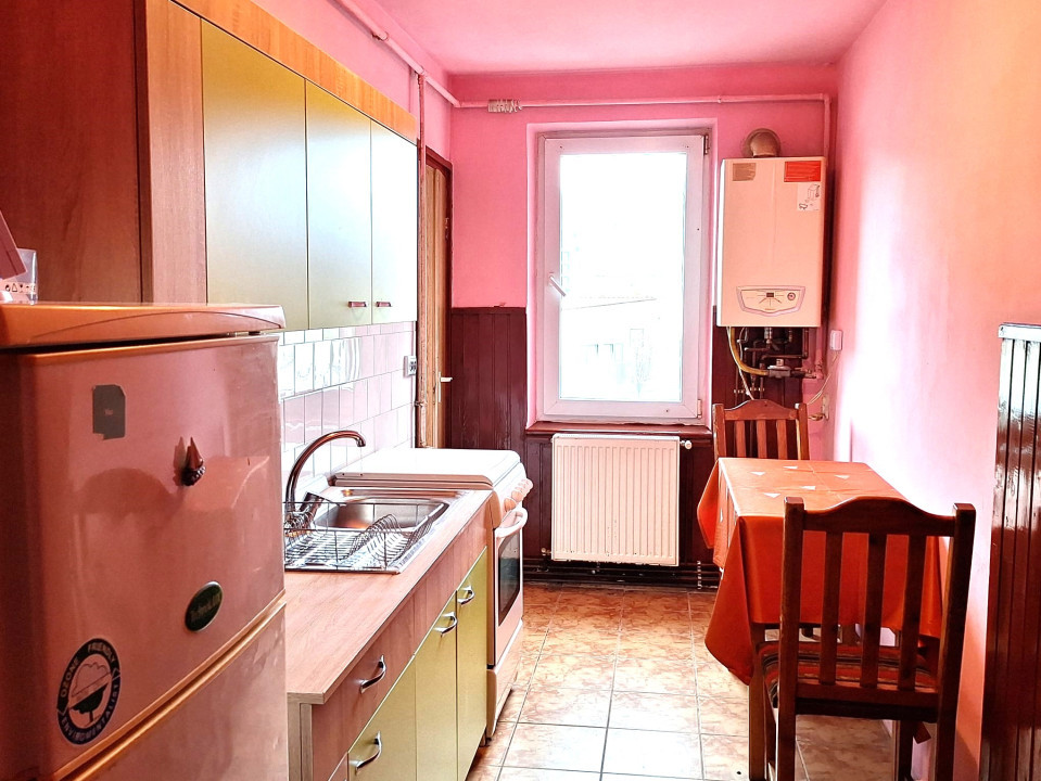 Apartament 2 Camere, Decomandat, etaj 2/4 - Calea Bucuresti