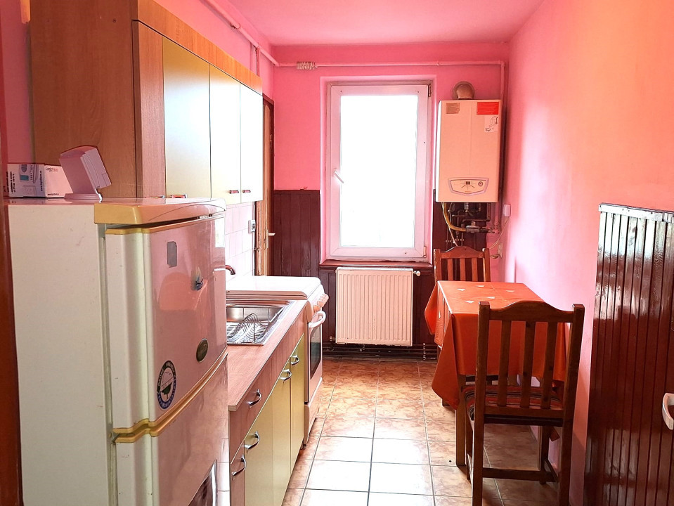 Apartament 2 Camere, Decomandat, etaj 2/4 - Calea Bucuresti