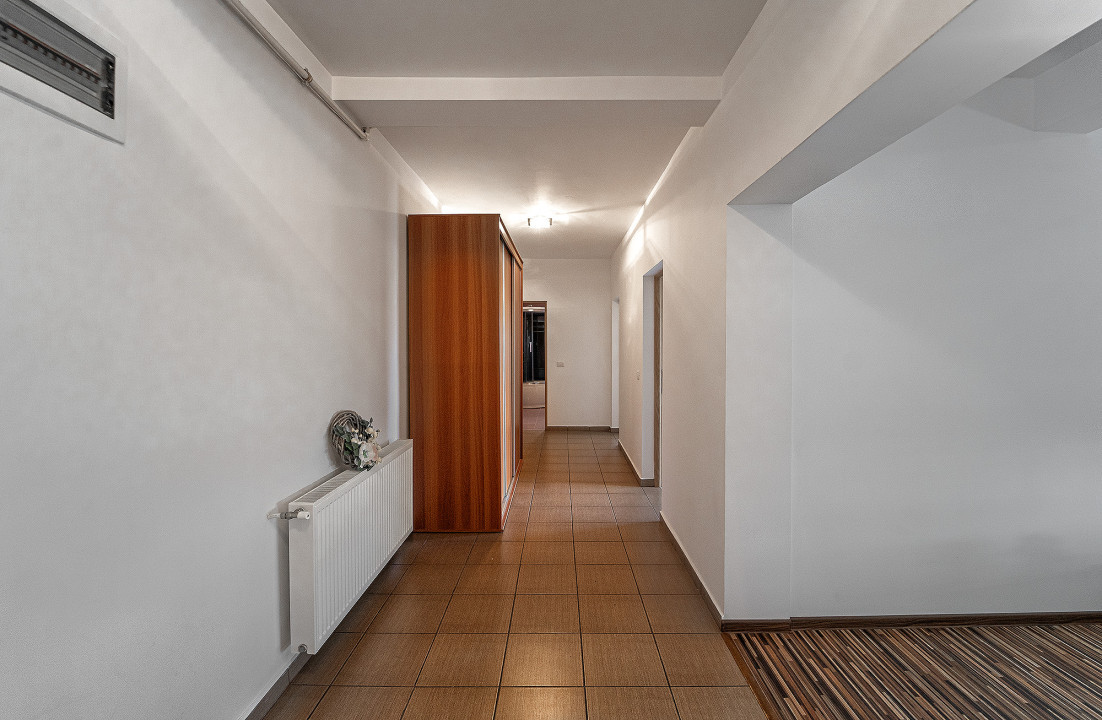 Oportunitate - Apartament 2 camere cu terasă și loc de parcare 