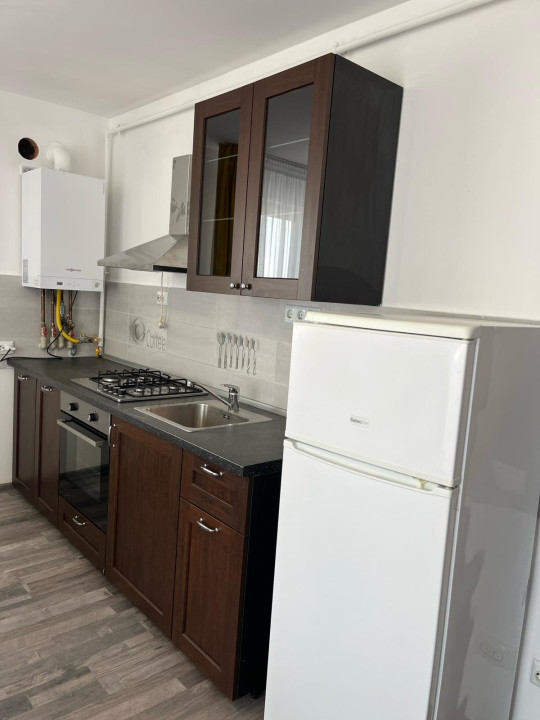 Apartament 3 camere, zona Coresi 