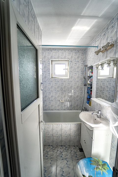 De vânzare apartament 2 camere, complet mobilat și utilat cu pivniță!