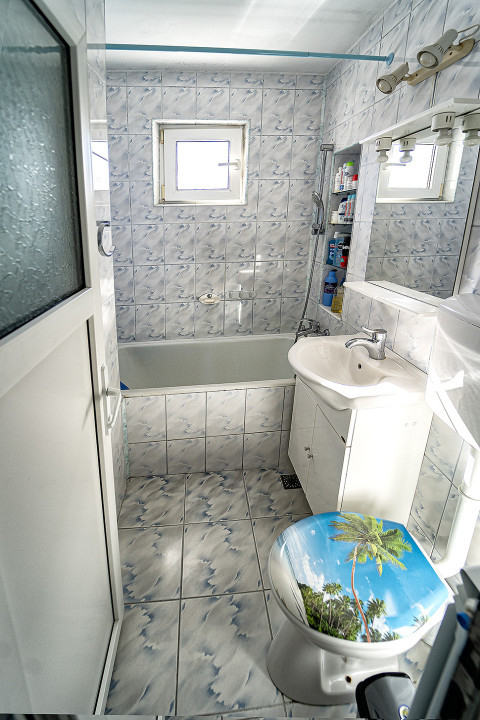 De vânzare apartament 2 camere, complet mobilat și utilat cu pivniță!