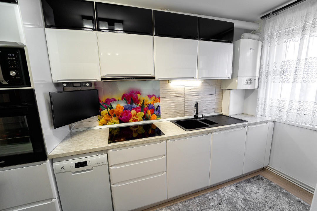 De vânzare apartament 2 camere, complet mobilat și utilat cu pivniță!