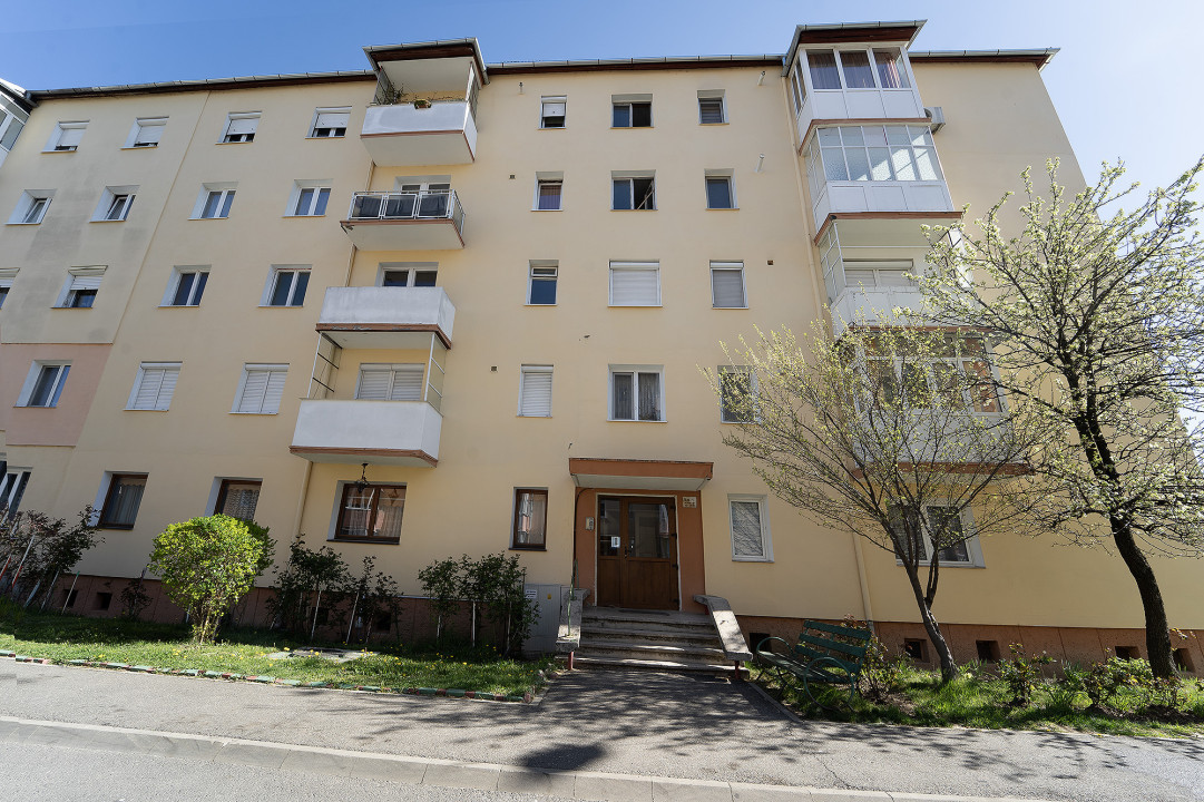 De vânzare apartament 2 camere, complet mobilat și utilat cu pivniță!