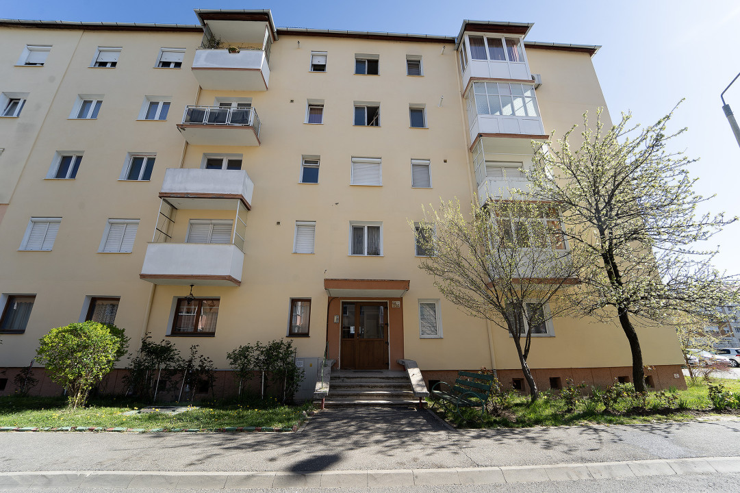 De vânzare apartament 2 camere, complet mobilat și utilat cu pivniță!