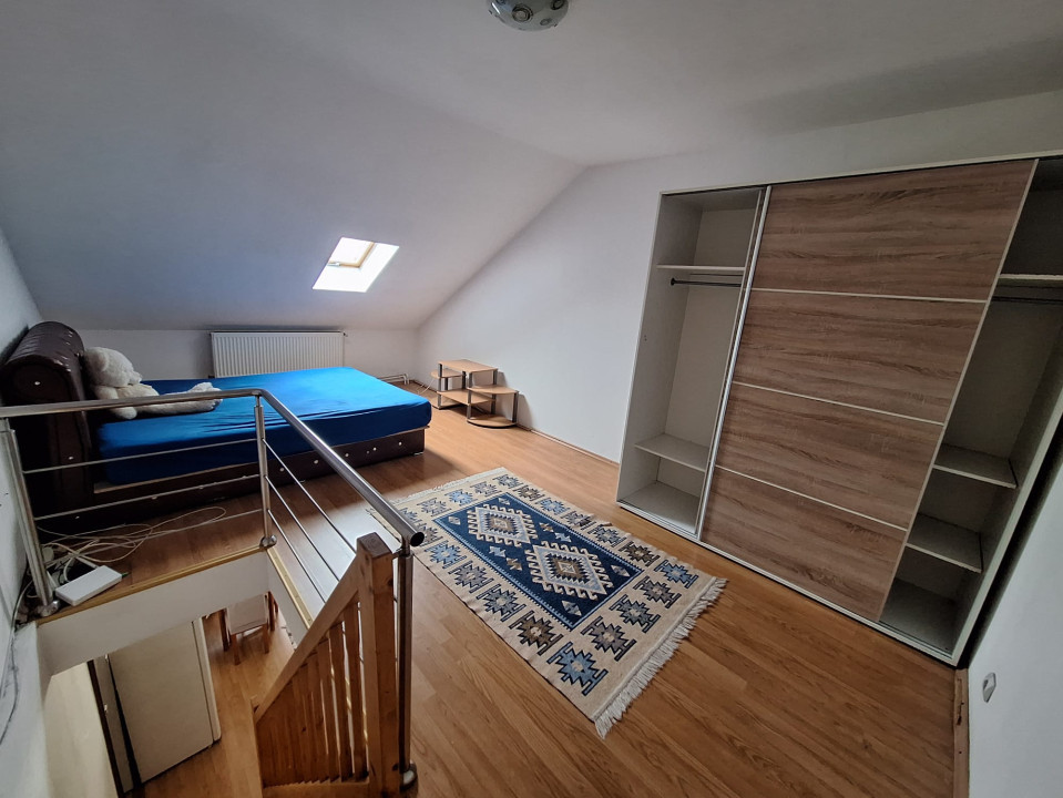 De vanzare mansarda luminoasa si intima in Terezian. 